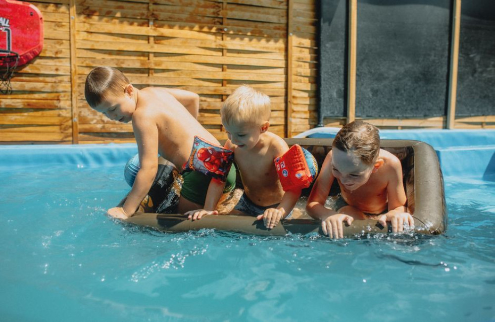 Wanneer breek je een opzetzwembad af in september 2026 en wat doe je met 3000 liter water