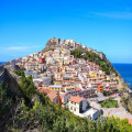 Castelsardo centrum: zo bezoek je het hooggelegen historische dorpje op Sardinië